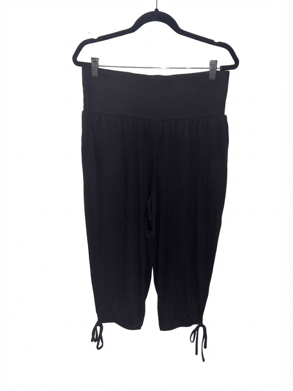 BloomChic Black Pull-On Capri with Tie Hems NWT Size 14-16